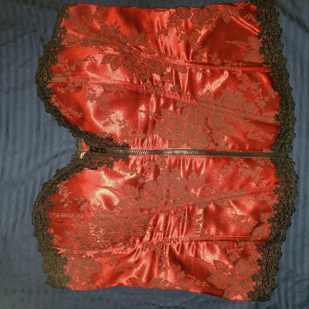 44 corset with metal ribbing